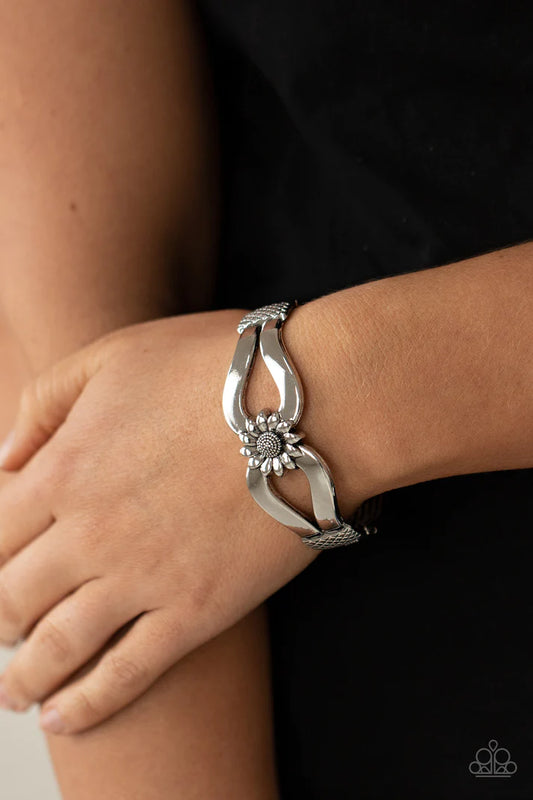 Let A Hundred SUNFLOWERS Bloom - silver - Paparazzi bracelet